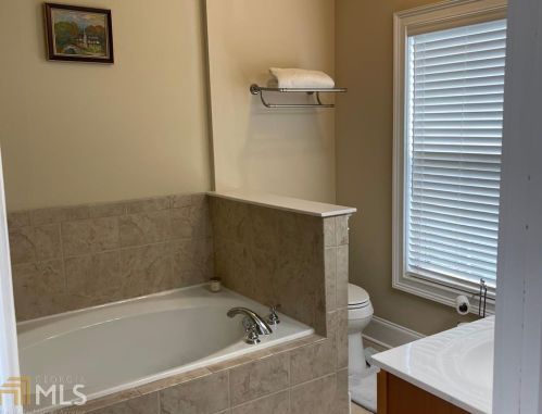 6436 Chariot St, Atlanta GA 30328-4298 exterior