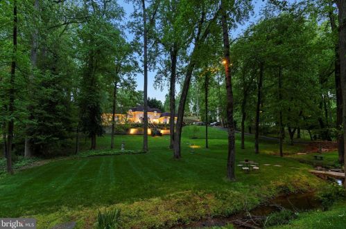 8751 Brook Rd, Mc Lean VA  22102-1507 exterior