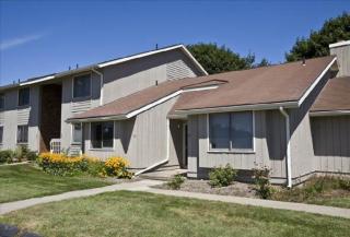 110 Jobs Hill Rd, Ellington CT  06029-3308 exterior