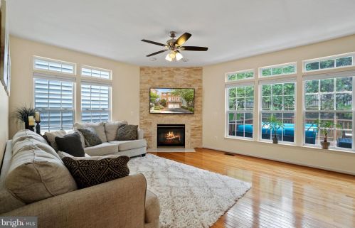 6802 Morning Brk Ter, Alexandria VA 22315-6117 exterior