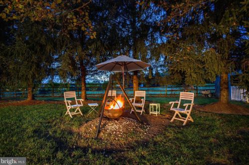 13606 Mt Prospect Dr, Rockville MD 20850-3510 exterior