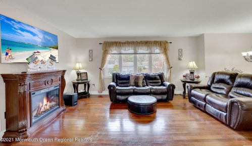 24 Sherwood Ln, Old Bridge NJ 08857-1635 exterior