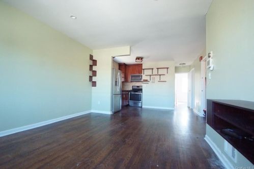 258 Robinson Ave, Bronx NY  10465-3139 exterior