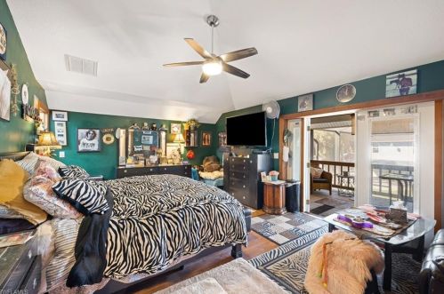 561 2 St, Naples FL 34117-9366 exterior