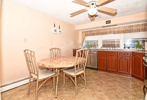 273 Essex St, Babylon NY 11704-2108 exterior