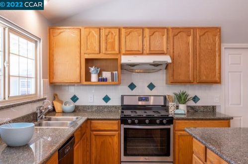 1126 Crowe Pl, Concord CA 94518-1712 exterior