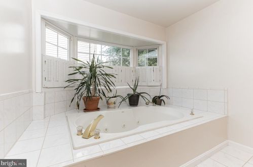 433 Bonifant Rd, Silver Spring MD 20905-5950 exterior