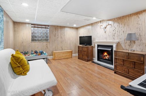 5656 Kenneth Ave, Chicago IL  60646-5906 exterior