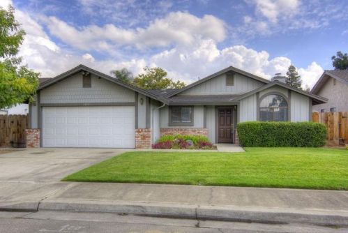2470 Oxford Ave, Turlock, CA 95382-0820