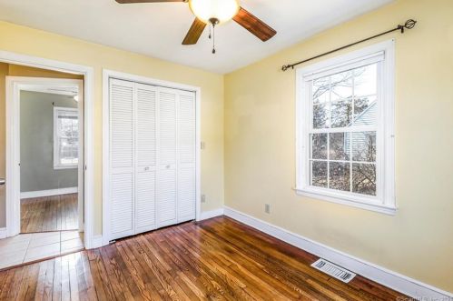 12 Monroe St, North Haven CT 06473-1813 exterior