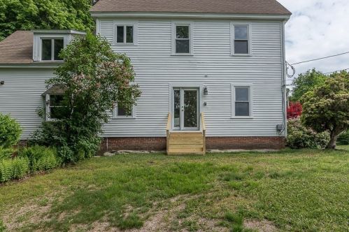 11 Holden St, Worcester, MA 01605-3126