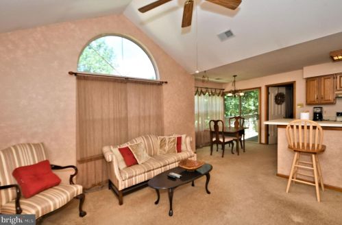 910 Foxmeadow Dr, Limerick PA 19468-1552 exterior