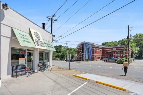 1912 Hosea L Williams Dr, Atlanta GA  30317-2268 exterior