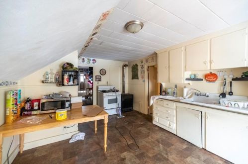 33 Cross St, Woonsocket RI 02895-5852 exterior