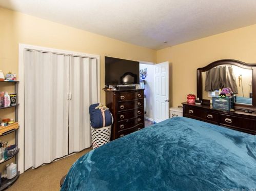 28 Hollister St, Manchester CT 06042-3532 exterior