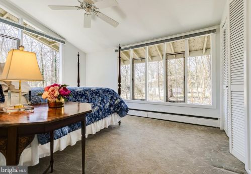 7804 Ridgecrest Dr, Alexandria VA 22308-1053 exterior