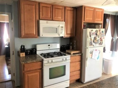 28 Briggs St, Taunton, MA 02780-4806