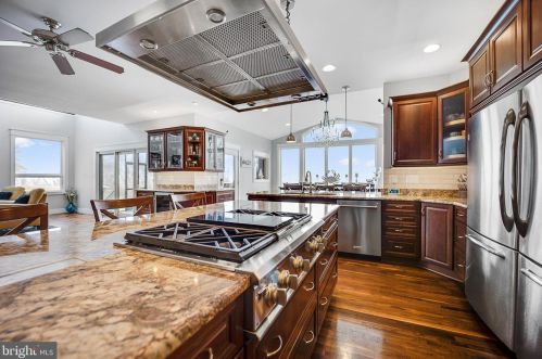 5130 Sea Fossil Dr, Huntingtown, MD 20639-4509