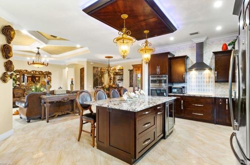 915 16 St, Naples FL 34117-9428 exterior