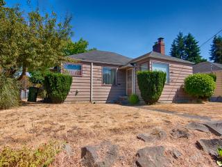 8254 Densmore Ave, Seattle WA  98133-7134 exterior