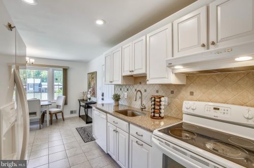 2232 Candlewood Dr, Alexandria VA 22308-1507 exterior