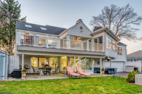 22 Tree Top Dr, Springfield, NJ 07081-3729