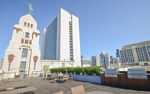 758 Larrabee St, Chicago IL 60654-6445 exterior