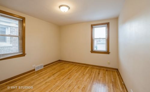 6040 Kilbourn Ave, Chicago IL  60646-5010 exterior