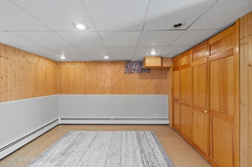 245 Kimbell Ave, Elmhurst IL 60126-1829 exterior