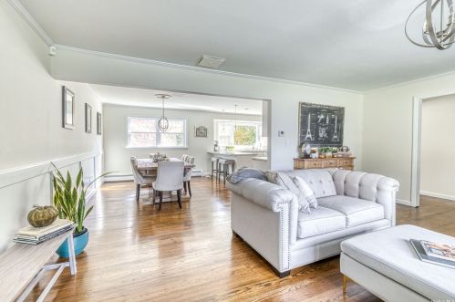 180 Cockonoe Ave, Babylon NY 11702-1904 exterior