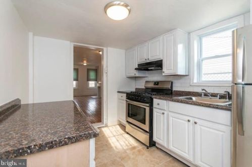 2037 9 St, Philadelphia PA 19122-1305 exterior