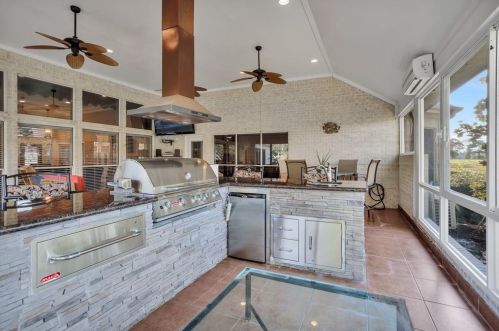 11 Greenview St, Montgomery TX 77356-8456 exterior