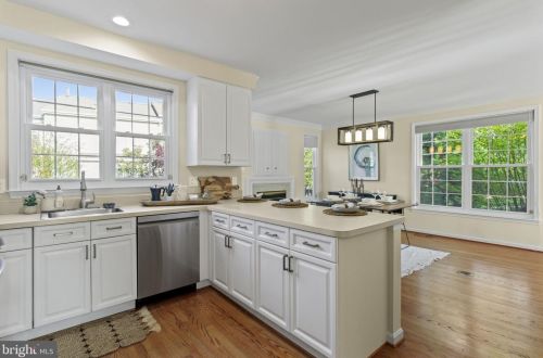 7433 Dunnington Pl, Alexandria VA  22315-5248 exterior