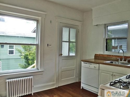 224 4th Ave, New Brunswick NJ  08904-2724 exterior