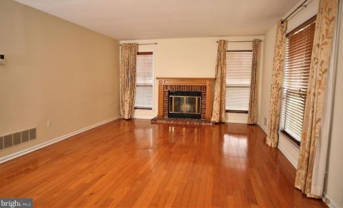 5 Aldgate Ct, Princeton NJ exterior