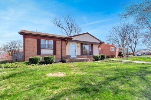 7486 Plainfield St, Dearborn Heights MI  48127-1678 exterior