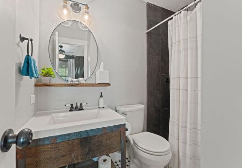 4532 Bayside Dr, Milton FL  32583-8422 exterior