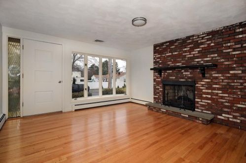 8 Ashby St, Providence RI  02919-6602 exterior