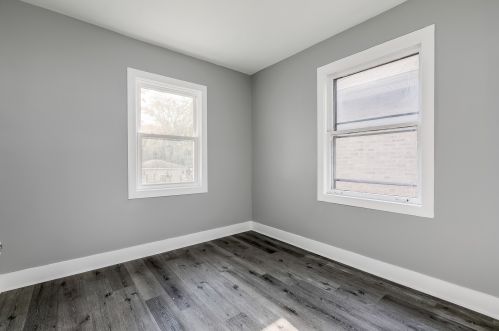 9132 Saginaw Ave, Chicago IL  60617-4150 exterior