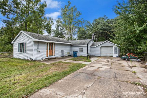 875 Dangl Rd, Meskegon MI 49442-6303 exterior