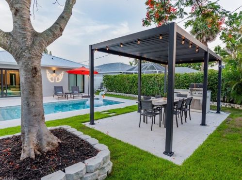 673 97 Ave, Naples FL 34108-2280 exterior