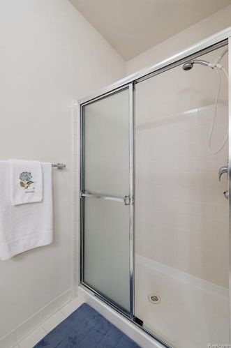 1342 Alameda Blvd, Troy MI 48085-6739 exterior