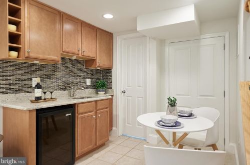 221 E St, Washington DC  20002-7700 exterior