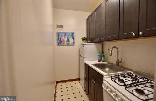 1 Scott Cir, Washington DC  20036-2207 exterior