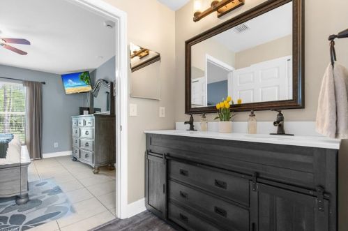 4375 6 Ave, Naples FL 34120-9047 exterior