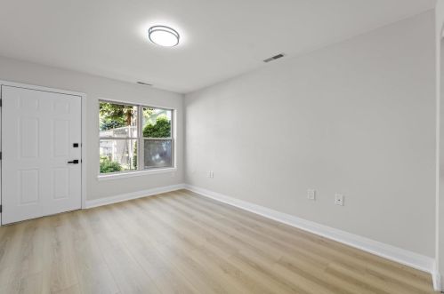 617 Dayton St, Madison, WI 53703-4608