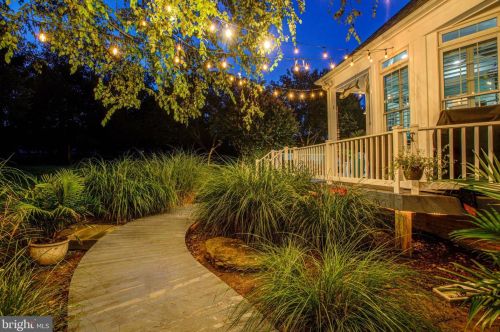 13606 Mt Prospect Dr, Rockville MD 20850-3510 exterior