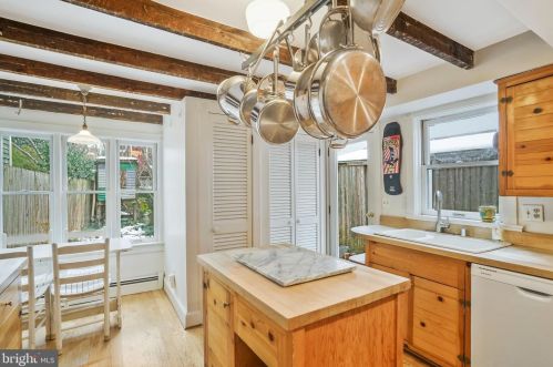 325 Patrick St, Alexandria VA 22314-2443 exterior