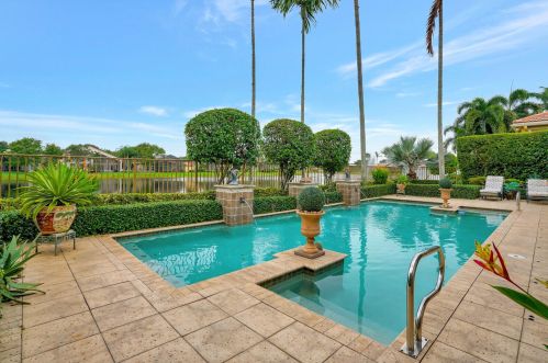 7016 Corning Cir, Boynton Beach FL 33437-3984 exterior