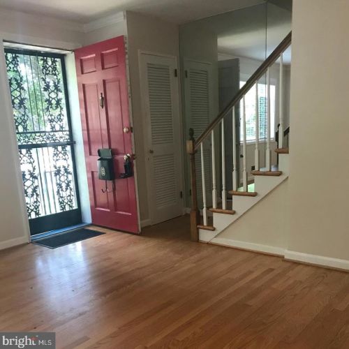 10 Oak St, Alexandria VA  22301-2518 exterior